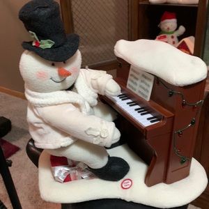 2005 Hallmark animated, singing snowman with piano rare find